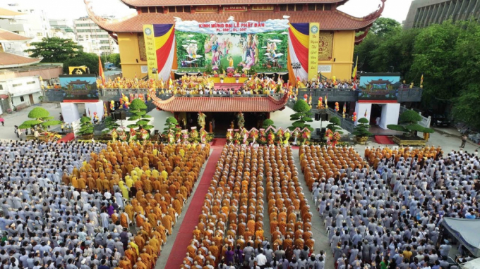 Đại lễ Phật đản&nbsp;năm 2018 tại Việt Nam Quốc Tự (Q.10, TP.HCM).