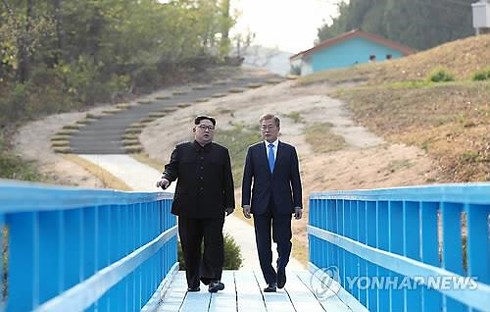 Chủ tịch Triều Ti&ecirc;n Kim Jong-un v&agrave; Tổng thống H&agrave;n Quốc Moon Jae-in gặp mặt lần đầu ti&ecirc;n v&agrave;o th&aacute;ng 4/2018.&nbsp;