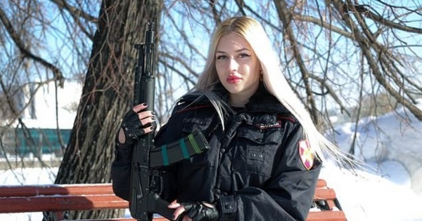 Nhan sắc nữ vệ binh đẹp nhất nước Nga