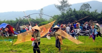 Tấp nập mang nơm, vó, lưới đổ về lễ hội đánh bắt cá có một không hai ở miền Trung
