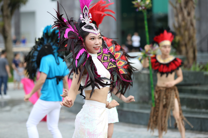 Vũ điệu đường phố n&oacute;ng bỏng khuấy động Carnaval Hạ Long 2019