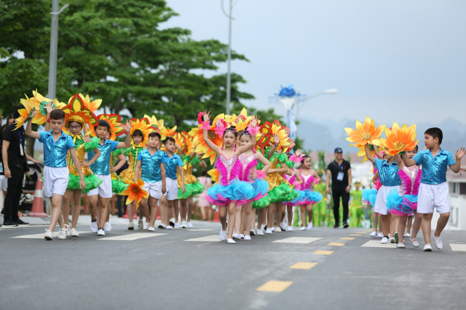 Vũ điệu đường phố n&oacute;ng bỏng khuấy động Carnaval Hạ Long 2019