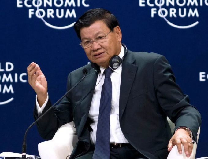 Thủ tướng Thongloun Sisoulith ph&aacute;t biểu tại phi&ecirc;n thảo luận của Diễn đ&agrave;n Kinh tế Thế giới ở Việt Nam năm 2018. (Ảnh: AFP)
