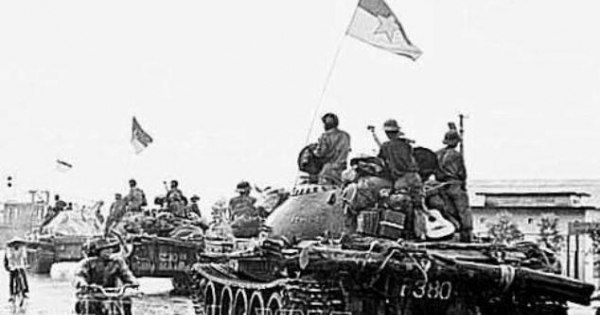 Người lính và cây đàn trên tháp pháo xe tăng đi giải phóng Sài Gòn