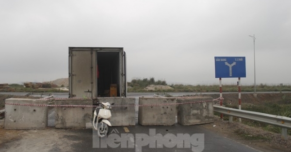Quảng Ninh lên tiếng vụ đổ đất, cẩu bê tông chặn đường kiểm soát dịch
