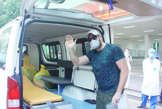 Bệnh nhân người Mỹ được công bố khỏi bệnh tại Bệnh viện Đà Nẵng sáng ngày 4/4.
