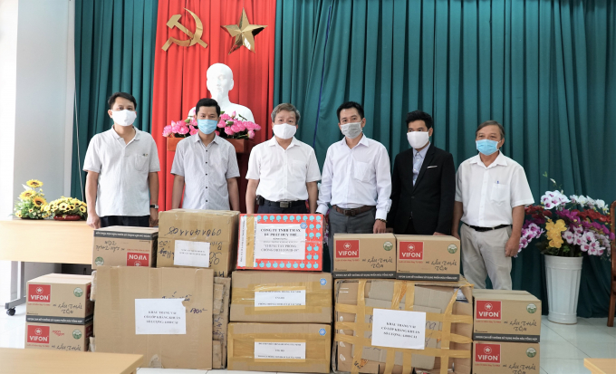Trao tặng vật tư y tế cùng nhu yếu phẩm cho lực lượng biên phòng tỉnh Tây Ninh.