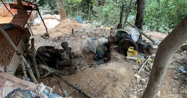 Triệt phá điểm khai thác quặng vàng trái phép ở Quảng Bình