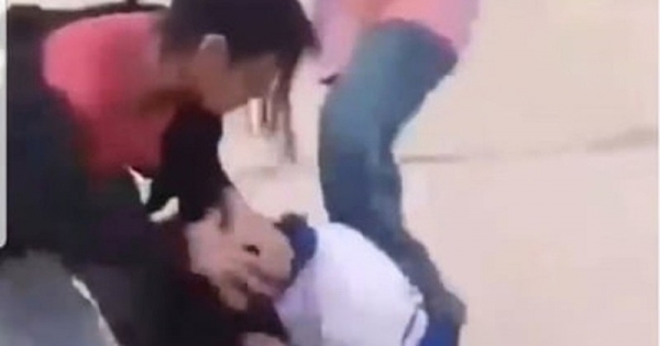 Nhóm nữ sinh Nghệ An đánh bạn dã man, quay clip đăng lên mạng xã hội