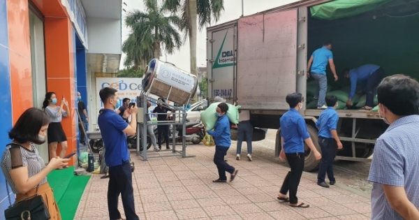 Hà Tĩnh: Khẩn trương lắp đặt cây "ATM gạo" cho người nghèo trong dịch Covid -19