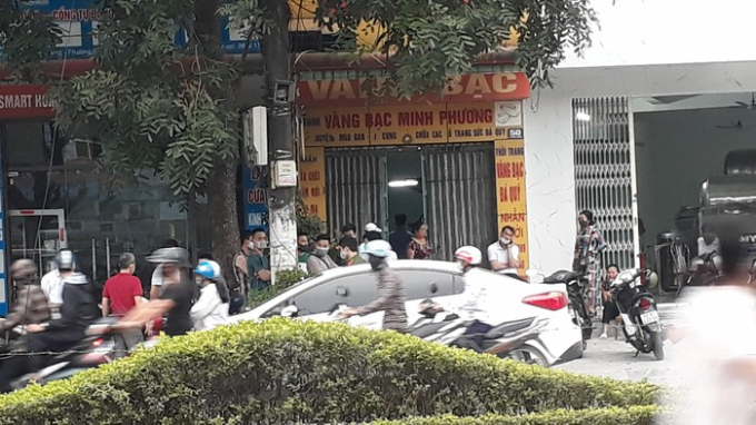 Lực lượng chức năng phong tỏa hiện trường tại số nhà 50 đường Quang Trung, thành phố Thanh Hóa.