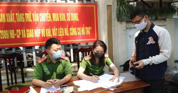 Hà Nội: Công an quận Hoàn Kiếm thu hồi 5 khẩu súng và nhiều vũ khí thô sơ