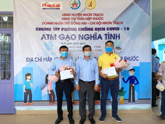 Báo Pháp luật Việt Nam nhân rộng chương trình “ATM gạo nghĩa tình” tại Nhơn Trạch.