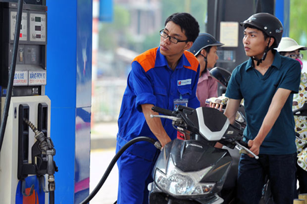 Giá xăng dầu đồng loạt giảm mạnh trong ngày lễ tình nhân