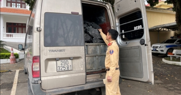 Quảng Ninh: Bắt giữ phượng tiện vận chuyển 5 tấn “than cục xô” không rõ nguồn gốc