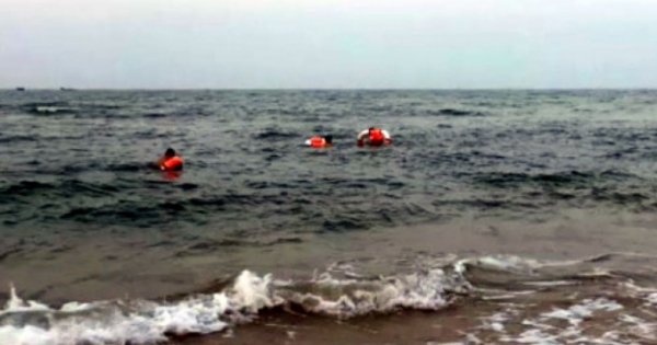 Quảng Trị: Nam sinh 16 tuổi chết đuối khi tắm biển cùng bạn