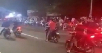 Video: Hàng trăm "quái xế" liều lĩnh chặn xe giữa đường để tổ chức đua xe trái phép