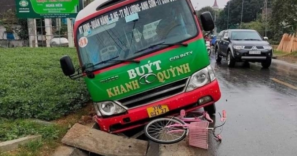 Trên đường đến trường một học sinh ở Nghệ An bị xe buýt tông tử vong