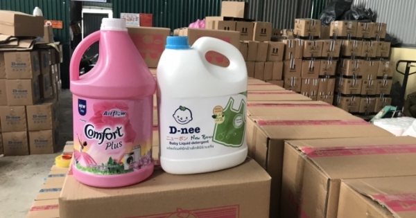 Hà Nội: Hàng trăm can nước giặt giả nhãn hiệu D-nee, Comfort bị bắt giữ