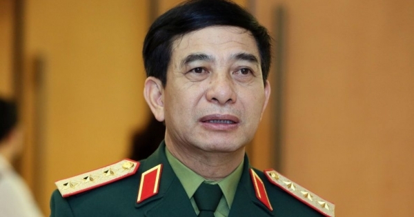 Thượng tướng Phan Văn Giang giữ chức vụ Bộ trưởng Bộ Quốc phòng