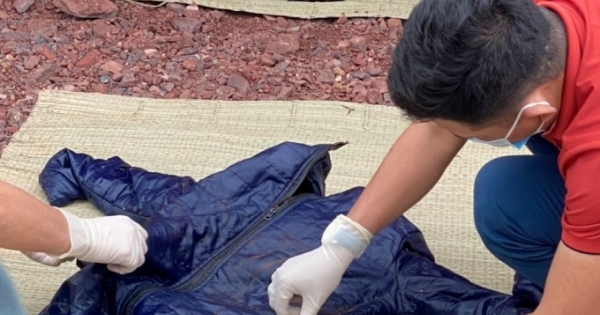 Phát hiện bộ xương nghi thuyền viên gặp nạn còn nguyên vẹn dạt vào bãi biển ở Nghệ An