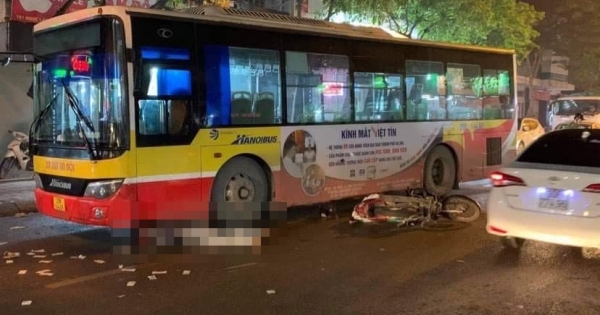 Hà Nội: Va chạm với xe buýt nam thanh niên tử vong thương tâm