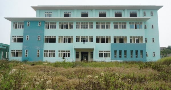 Cận cảnh bệnh viện bỏ hoang giữa khu "đất vàng" ven biển Đà Nẵng