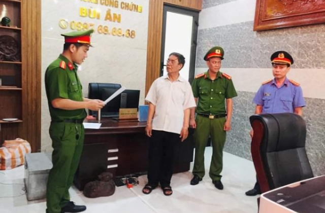Quảng Nam: Bắt trưởng phòng công chứng liên quan vụ làm giả sổ đỏ