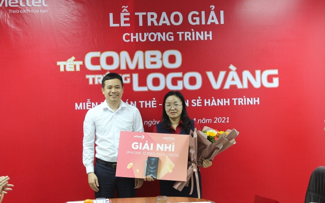 Viettel Hà Giang trao giải thưởng lớn cho khách hàng may mắn