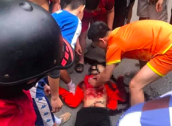 Nam Định: Mâu thuẫn trên sân bóng, nam sinh lớp 9 bị đâm tử vong