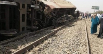 Ai Cập: Tàu hỏa trật bánh, hơn 100 người thương vong
