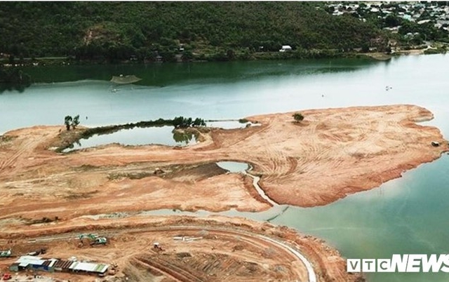 Công ty Trung Nam đổ đất lấn sông Cu Đê: Thi công khi chưa có giấy phép xây dựng