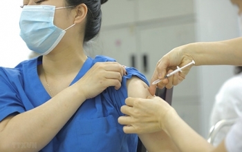 Gần 80.000 người Việt Nam đã tiêm vắc xin COVID-19