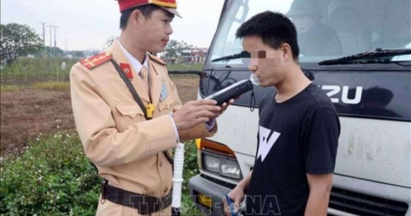 Hưng Yên: Dương tính với ma túy, tài xế xe ô tô bị phạt 35.000.000 đồng
