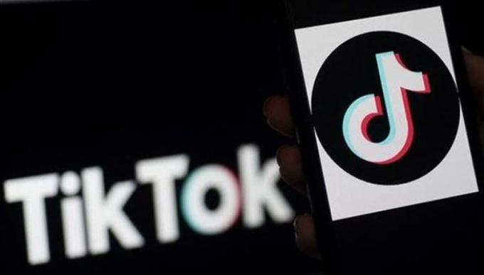 Biểu tượng của ứng dụng chia sẻ video Tik Tok trên màn hình điện thoại thông minh. (Ảnh: AFP/TTXVN)