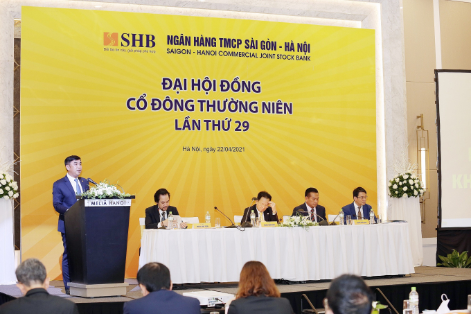 Ông Nguyễn Văn Lê - Tổng Giám đốc SHB báo cáo kết quả hoạt động kinh doanh 2020 và kế hoạch hoạt động năm 2021