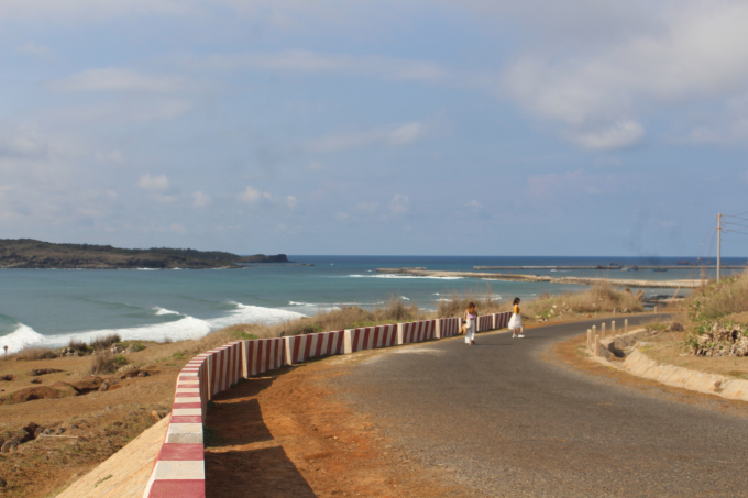 Những tuyến đường ven đảo được nhiều du khách ghé thăm.