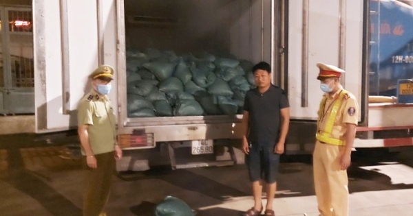 Bắt giữ 4,5 tấn phụ phẩm chân gà không rõ nguồn gốc tại Quảng Ninh