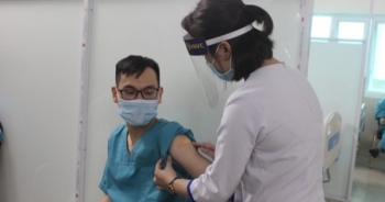 Đã có 425.638 người Việt đã tiêm vắc xin phòng COVID-19