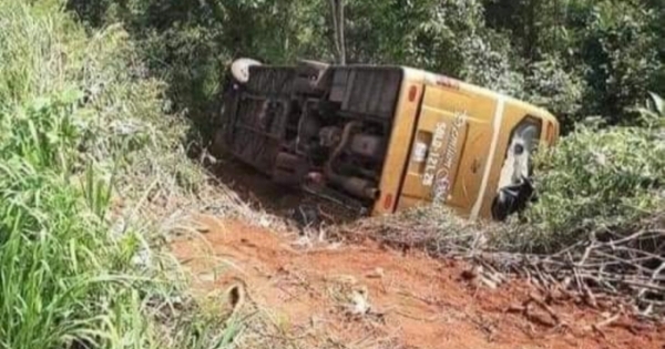 Đắk Nông: Xe khách lao xuống vực 22 hành khách may mắn thoát nạn