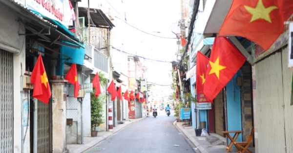 TP HCM rực rỡ cờ đỏ kỷ niệm 46 năm giải phóng Miền Nam, thống nhất đất nước