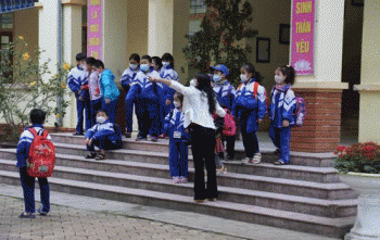 Nghệ An: Học sinh háo hức, giáo viên vui mừng ngày đầu trở lại trường