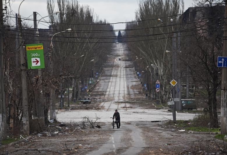 Cảnh đổ nát bên trong thành phố của Ukraine - 13