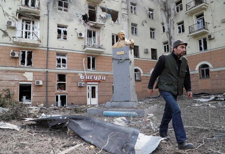 Cảnh đổ nát bên trong thành phố của Ukraine - 14