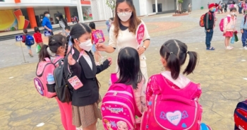 Hà Nội: Học sinh tiểu học háo hức tới trường sau một thời gian dài học online