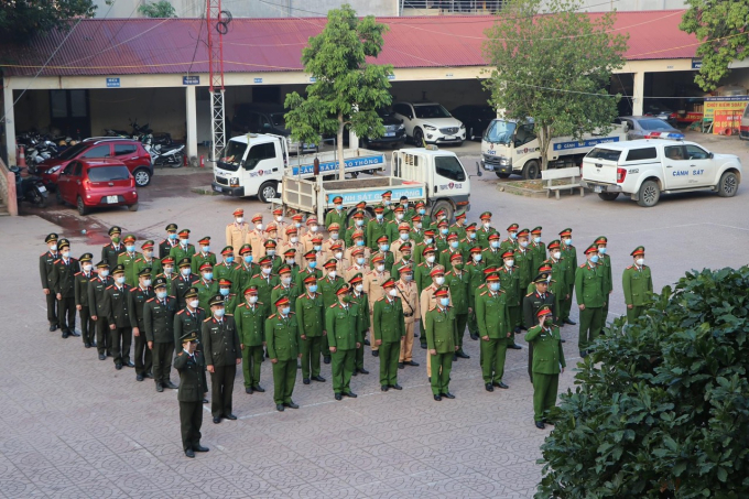 Các cán bộ, chiến sĩ Công an huyện Lục Ngạn tại buổi lễ ra quân trấn áp tội phạm.