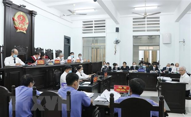 Quang cảnh phiên tòa xét xử vụ án Vi phạm quy định về quản lý đất đai tại Khánh Hòa. (Ảnh: Tiên Minh/TTXVN)