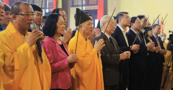 Tổng Bí thư Nguyễn Phú Trọng dâng hương tưởng niệm Phật hoàng Trần Nhân Tông tại Yên Tử cầu nguyện quốc thái dân an