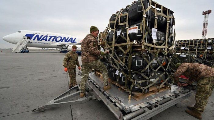 Lô tên lửa chống tăng Javelin được Mỹ chuyển tới Ukraine hồi tháng 2/2022. Ảnh: AFP