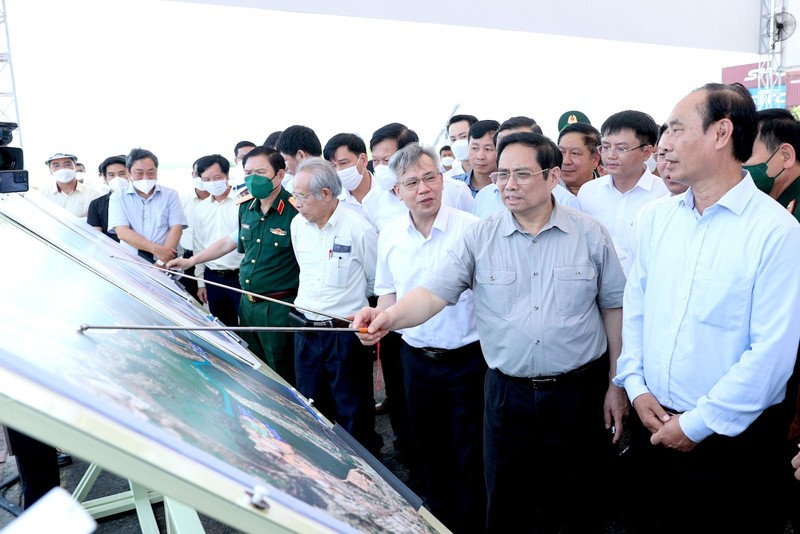 Thủ tướng thị sát một số dự án tại Quảng Nam.